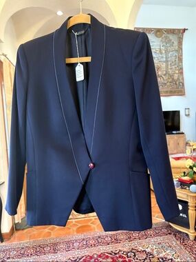 Vintage Tahari Hundred Percent Pure Wool Navy Blazer
